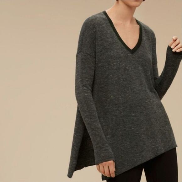 Aritzia Wilfred Sherbrooke Split Hem Oversized Small Lightweight V Neck Sweater - Picture 1 of 13
